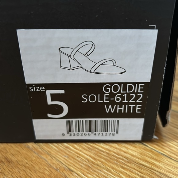 New Princess Polly Therapy White Slide Chunky Heels - New In Packaging (Size 5) - Picture 7 of 8
